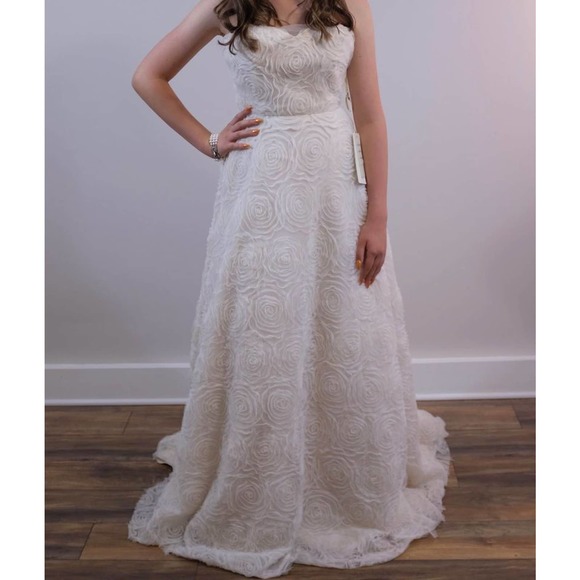Ivy & Aster Blossom Ivory Wedding Gown Brand New Sample Gown Size 8 Orig.$2300 - Picture 5 of 5